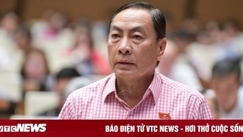 Mỗi năm đến trường, phụ huynh man mác buồn vì sách giáo khoa tăng giá