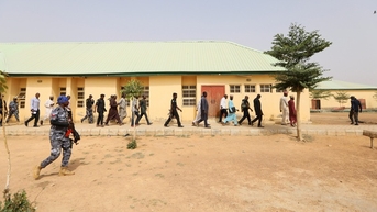 Nhóm vũ trang bắt cóc 35 người tại trường học Nigeria