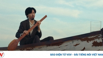 덴, 모래 위에서 노 젓는 MV 티저로 또 한번 호기심 자극