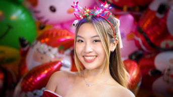 Giới trẻ TPHCM rực rỡ trong đêm Giáng sinh