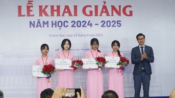 Trường ĐH ký kết hợp tác với doanh nghiệp trong lễ khai giảng