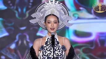 Á hậu Khánh Linh 'nổi da gà' khi diễn trang phục dân tộc tại Miss Intercontinental