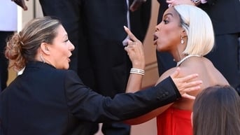 Kelly Rowland 'náo loạn' mắng nhân viên an ninh ngay trên thảm đỏ Cannes