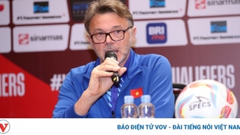 Báo Indonesia đồng cảm với lời tâm sự gây sốc của HLV Troussier