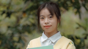 Nữ sinh Đà Lạt đi học buổi nào cũng lượm về cả bao ve chai: ‘Có gì đâu xấu hổ’