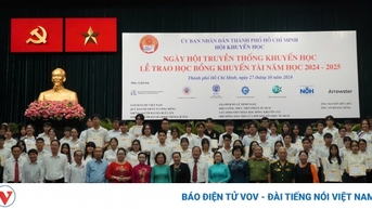 ទីក្រុងហូជីមិញបានផ្តល់រង្វាន់ជាង 1.6 ពាន់លានដុងក្នុងអាហារូបករណ៍លើកទឹកចិត្តទេពកោសល្យ