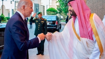 "Diễn biến lạ" trên thị trường dầu mỏ, ván cờ lớn của Mỹ và Saudi Arabia?