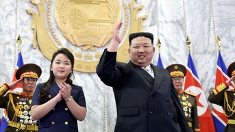 Ông Kim Jong-un cùng con gái dự lễ duyệt binh kỷ niệm Quốc khánh