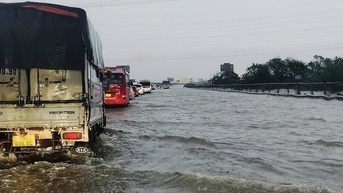 Huy động tối đa trạm bơm, sớm đưa cao tốc Pháp Vân