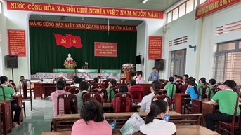 Huyện CưM'gar (Đắk Lắk): Tuyên truyền cách tiết kiệm thông qua Tổ Tiết kiệm & vay vốn