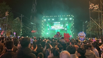 Tang Duy Tan, Bao Anh 등과 함께하는 Quang Binh의 음악 "파티"