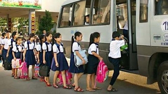 Màu sơn cho xe chở học sinh, hàng trăm trường làm sao không trùng nhau?