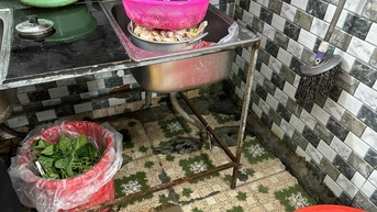 Phát hiện cơ sở nem chua rán, cánh gà rán không nguồn gốc, xuất xứ