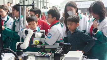 Càng lên cao, tỷ lệ sinh viên nữ theo đuổi lĩnh vực STEM càng giảm mạnh