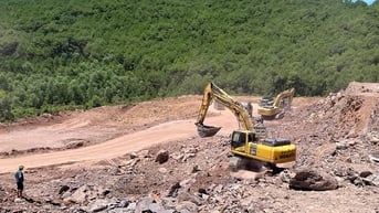 Chủ 2 mỏ đất tự công bố số liệu sai phạm, chủ tịch huyện không chấp nhận