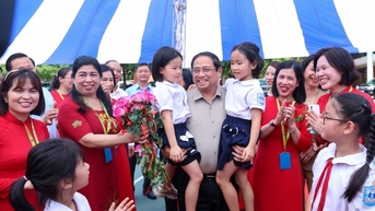 Khuyến khích, truyền cảm hứng để các em mồ côi, khuyết tật tự tin, bản lĩnh, tự cường vươn lên