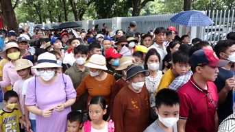 Điểm vui chơi, tham quan đông kín người dịp lễ