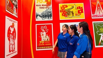 Tổ chức triển lãm tranh cổ động tuyên truyền kỷ niệm 70 năm Ngày giải phóng Thủ đô