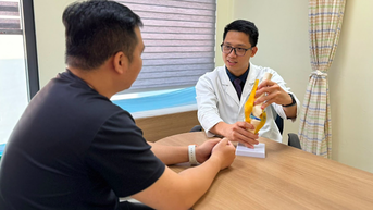 Khớp gối nhân tạo có thời hạn sử dụng bao lâu?