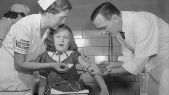 Vaccine bại liệt từng bị ví là 'lọ thuốc địa ngục'
