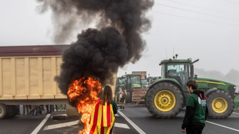 Trước “điềm báo” về thách thức lớn tiếp theo, EU nhượng bộ nông dân