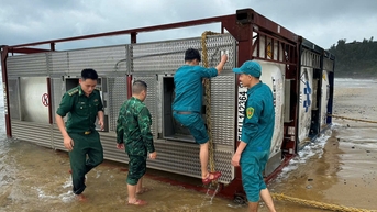 Công ty ở TP.HCM nhận là chủ ba bồn chứa dạt vào bờ biển Quảng Ngãi