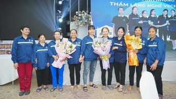 Tôn vinh các lao động nữ nghề ve chai phi chính thức trong hành trình "Hồi sinh rác thải nhựa"