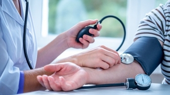 Giảm nguy cơ tăng huyết áp và các bệnh tim mạch từ thói quen tiêu thụ muối