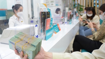 Lãi suất liên ngân hàng tiếp tục tăng cao, tiền gửi cá nhân giảm
