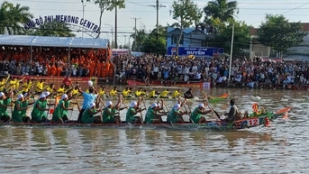 អ្វី​ដែល​ពិសេស​របស់​ក្រុម​ជើងឯក​ទាំង​២​នៃ​ការ​ប្រណាំង​ទូក​ង​នៅ​ខេត្ត​សុក​ត្រាំង​