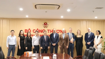 អនុរដ្ឋមន្ត្រី Nguyen Hoang Long បានទទួលជួបលោក Marchel Gerrmann ឯកអគ្គរដ្ឋទូតនៃកិច្ចសហប្រតិបត្តិការពាណិជ្ជកម្ម និងអភិវឌ្ឍន៍ ក្រសួង ...