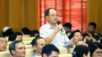 កាន់តែជិតស្និទ្ធជាមួយប្រជាជន