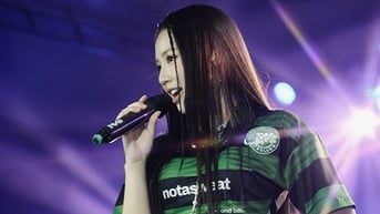 Amee khoe eo thon, khuấy động sân khấu với loạt hit triệu view