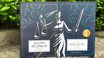 Xuất hiện hình ảnh Nữ thần Công lý khi đặt 2 cuốn sách kinh điển cạnh nhau