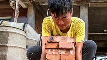 តើ​មាន​អ្វី​កើត​ឡើង​ចំពោះ​ក្មេង​ប្រុស​ដាក់​ឥដ្ឋ​ដែល​ទទួល​បាន​ពិន្ទុ​ខ្ពស់​ដើម្បី​ចូល​សកលវិទ្យាល័យ Tsinghua?