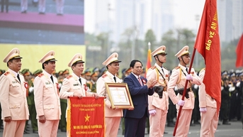 កម្លាំងប៉ូលិសចល័តត្រូវតែជាវរជន ដែលមានអាវុធទំនើបៗ។
