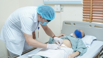 Phẫu thuật thành công cho người phụ nữ có 2 bàng quang