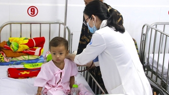 Bệnh viện Nhi đồng 1 cứu sống bệnh nhi 2 tuổi người Campuchia