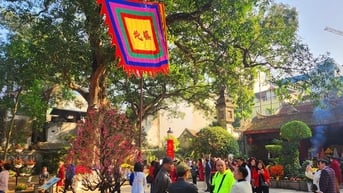 Văn minh đi chùa thay đổi tích cực nhưng việc lễ bái cầu xin bị quá đà?