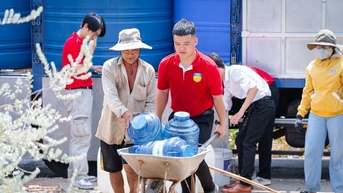 Sinh viên kêu gọi tài trợ, đưa nước sạch về cho người dân vùng hạn mặn