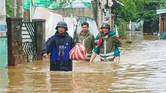 Quảng Nam nhiều vùng bị cô lập, Đà Nẵng sơ tán 1.000 người dân