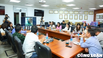 Hội đồng giám khảo Giải ảnh “Khoảnh khắc báo chí 2022” tổ chức chấm và lựa chọn các Giải