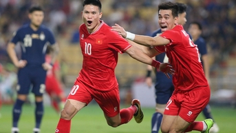 ទីក្រុងហាណូយផ្តល់រង្វាន់ដល់ក្រុមបាល់ទាត់បុរសវៀតណាមចំនួន 2 ពាន់លានដុង