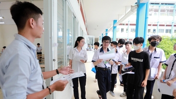 Trường ĐH Tài chính-Marketing xét tuyển tổ hợp 3 môn bất kỳ, toán là môn bắt buộc