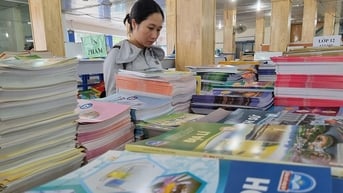 Giá SGK xã hội hóa có 'bình ổn' được không?