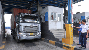Kiểm tra đột xuất các cảng, bến có dấu hiệu cho xe chất hàng quá tải