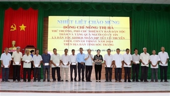 Đoàn công tác của Ủy ban Dân tộc thăm, chúc Tết Chôl Chnăm Thmây của đồng bào dân tộc Khmer