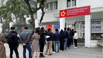 Lượng người tăng gấp 3 lần, các điểm cấp, đổi bằng lái xe Hà Nội bị quá tải
