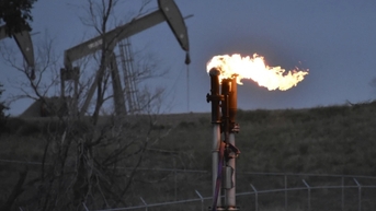 Nồng độ CO2 và metan lại tăng vọt lên mức cao kỷ lục vào năm ngoái