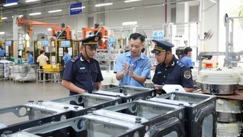 Tính đến hết ngày 15/12, tổng trị giá xuất khẩu của Việt Nam đạt 385,35 tỷ USD